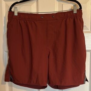 Vuori Trail men’s red lined 5” inseam athletic shorts size XL